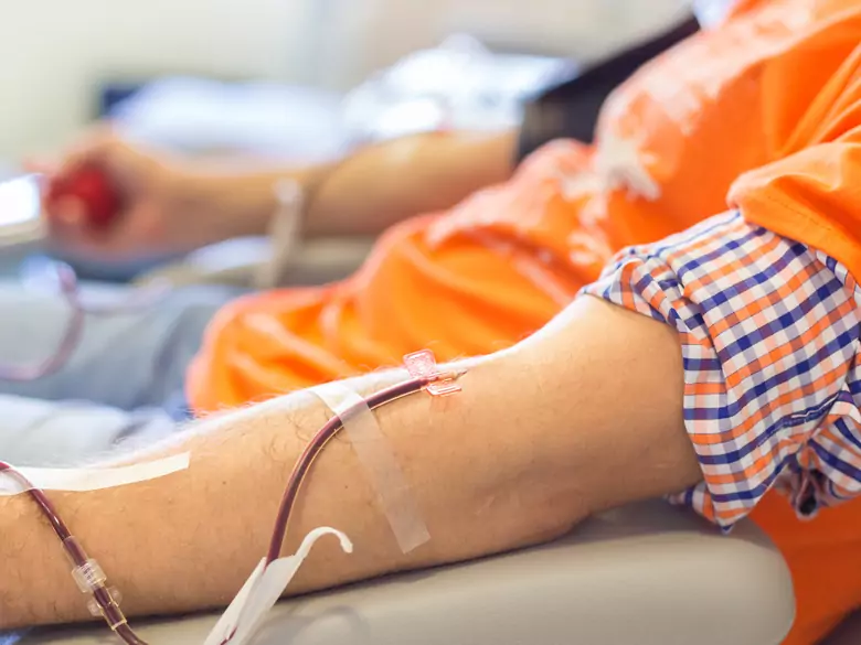 Czy osocze ozdrowieńców pomoże chorym na COVID-19?