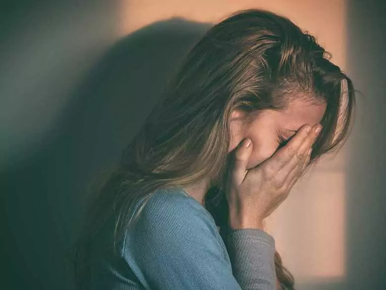 Polacy coraz częściej skarżą się na obniżenie nastroju i zmęczenie