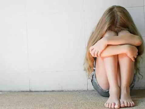 Molestowanie dzieci: jak o nim rozmawiać i co może o nim świadczyć?
