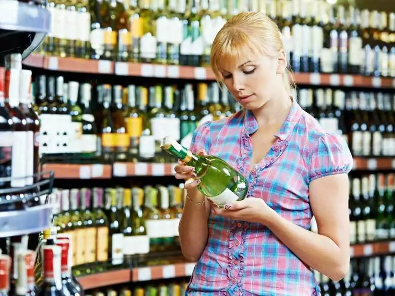 W projekcie nowelizacji ustawy o wychowaniu w trzeźwości brak ograniczenia nocnej sprzedaży alkoholu na stacjach benzynowych