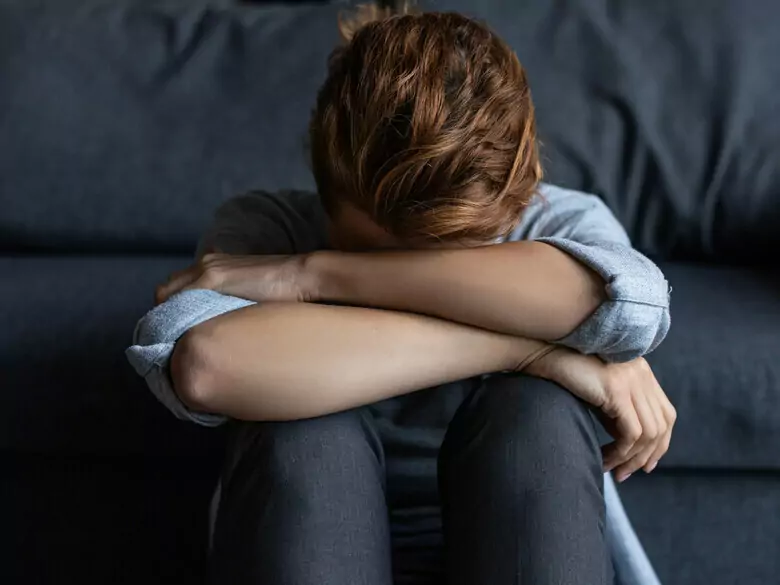 SAD – choroba afektywna sezonowa (Seasonal Affective Disorder), czyli sezonowy spadek nastroju. Na czym polega i jak sobie z nim radzić?