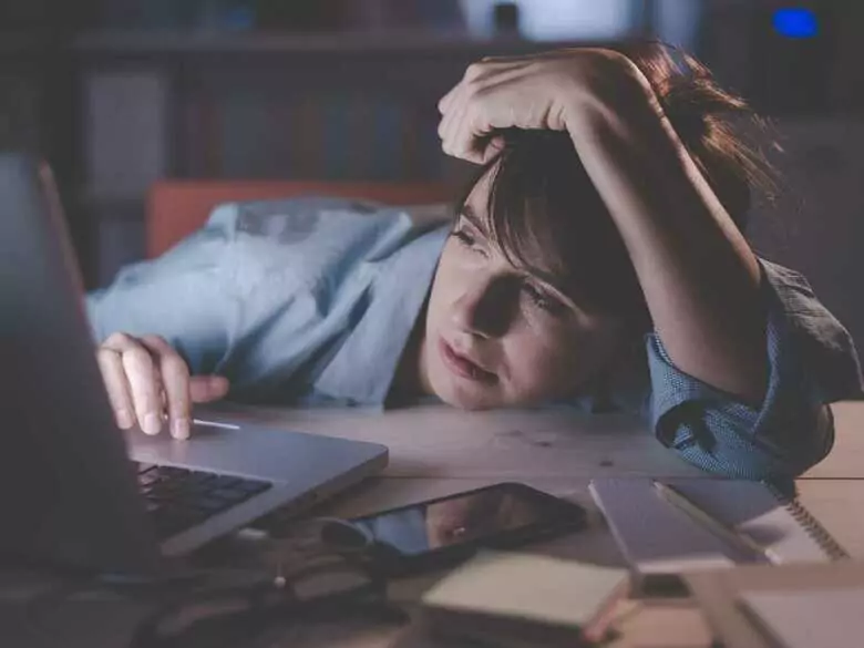 Złapani w sieć – czym jest uzależnienie od Internetu?