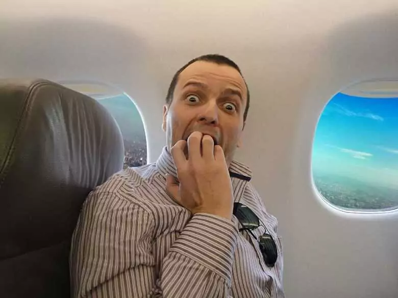 Strach przed lataniem samolotem można pokonać… ale na pewno nie alkoholem!