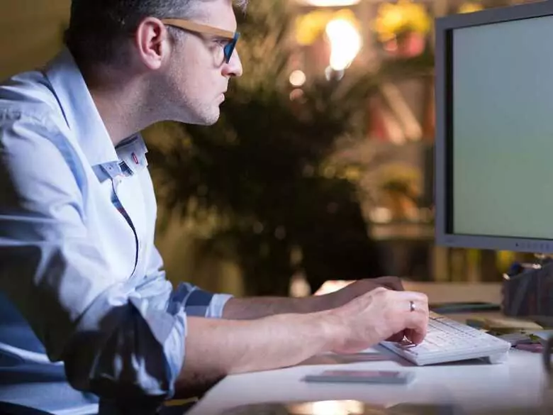 Rozsądny program komputerowy dla pijących studentów