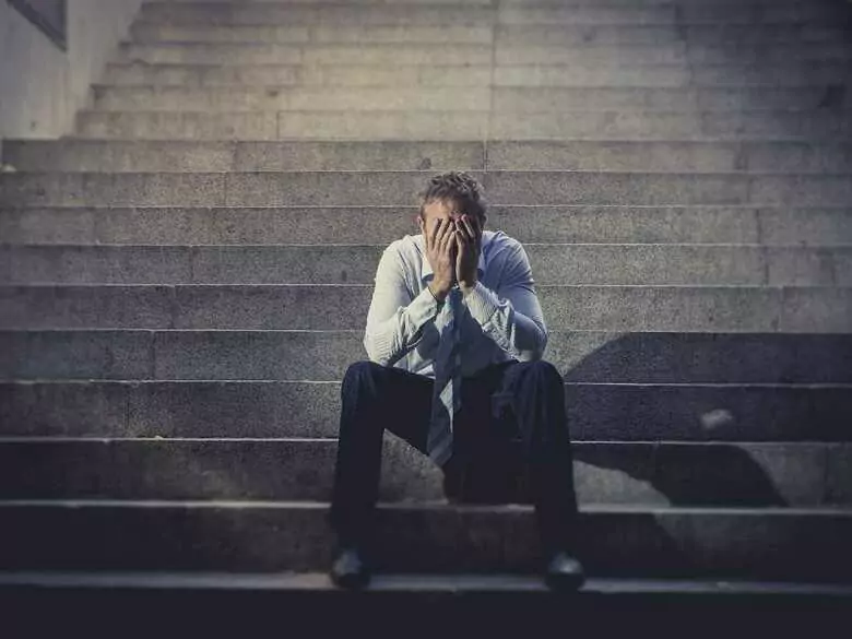 Chłopaki nie płaczą – czym grozi nieleczona depresja u mężczyzn?