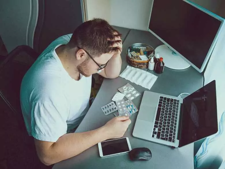 Wychodzisz  z pracy wcześniej, gdy szef jest na urlopie? Wiesz czemu to robisz?