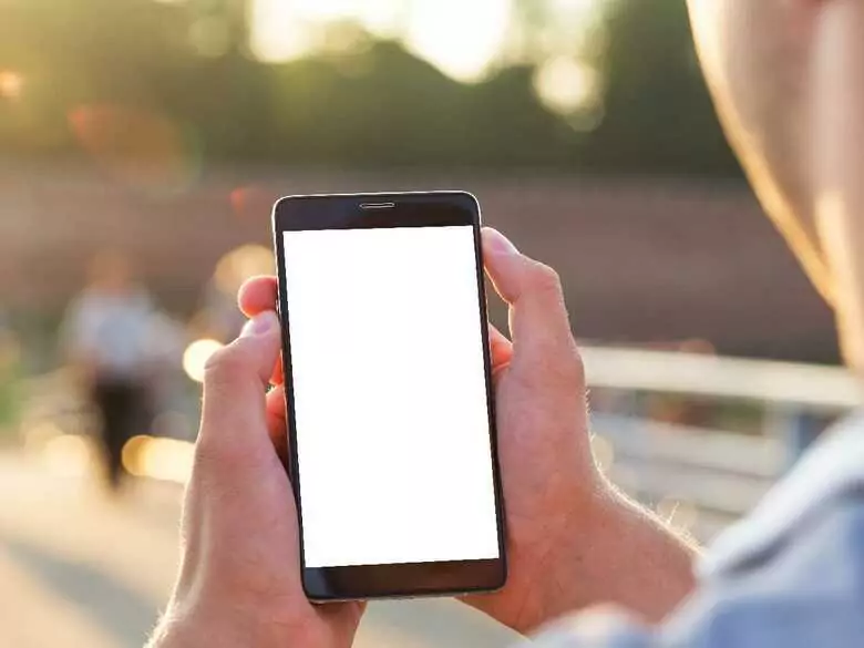 Prywatność i prewencja. Rodzice w poszukiwaniu balansu w świecie cyfrowych zagrożeń